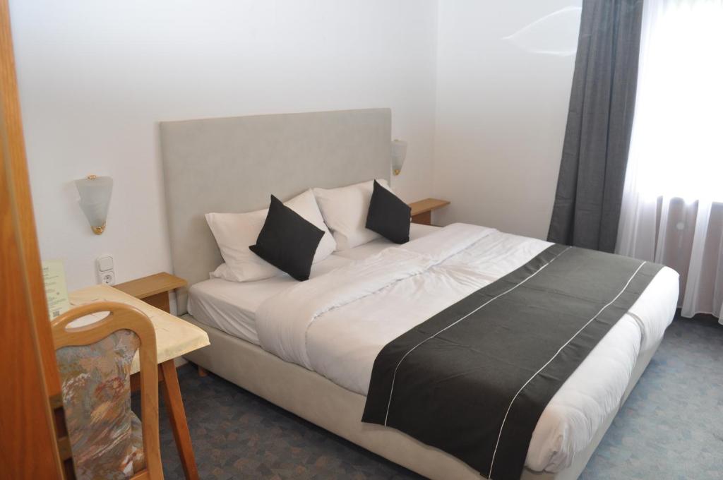 Postel nebo postele na pokoji v ubytování Hotel Kühns Mühle