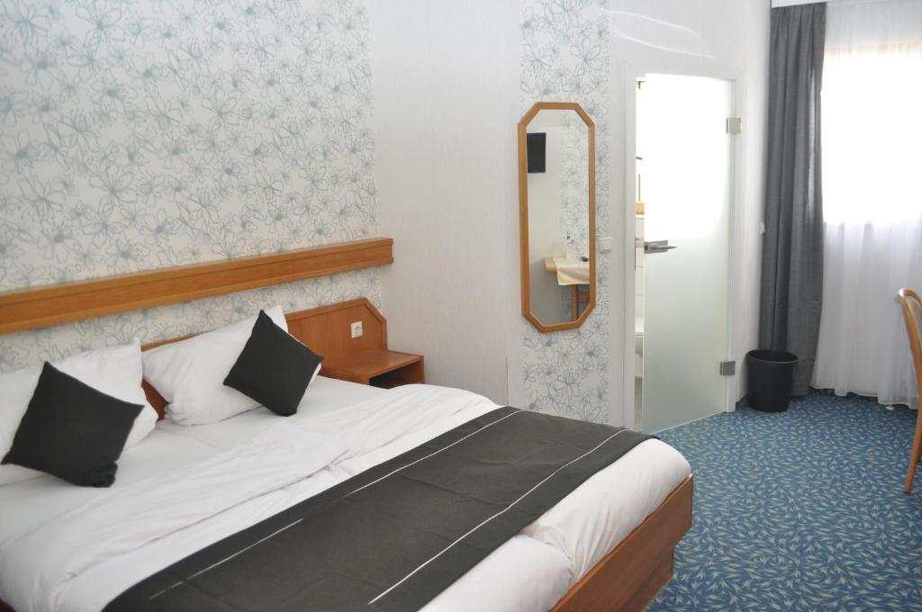 Postel nebo postele na pokoji v ubytování Hotel Kühns Mühle