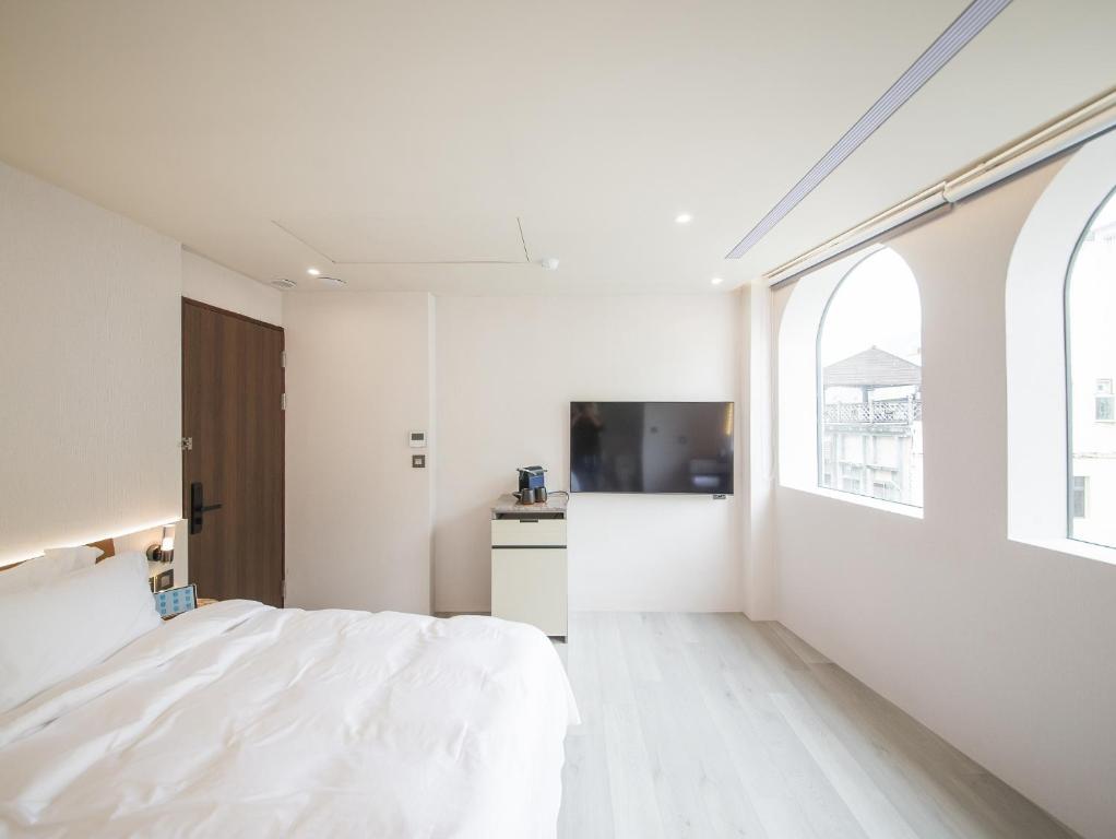 Postel nebo postele na pokoji v ubytování LIVIN Hotel