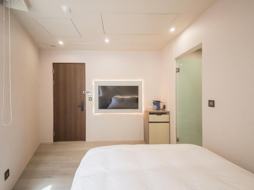 Postel nebo postele na pokoji v ubytování LIVIN Hotel