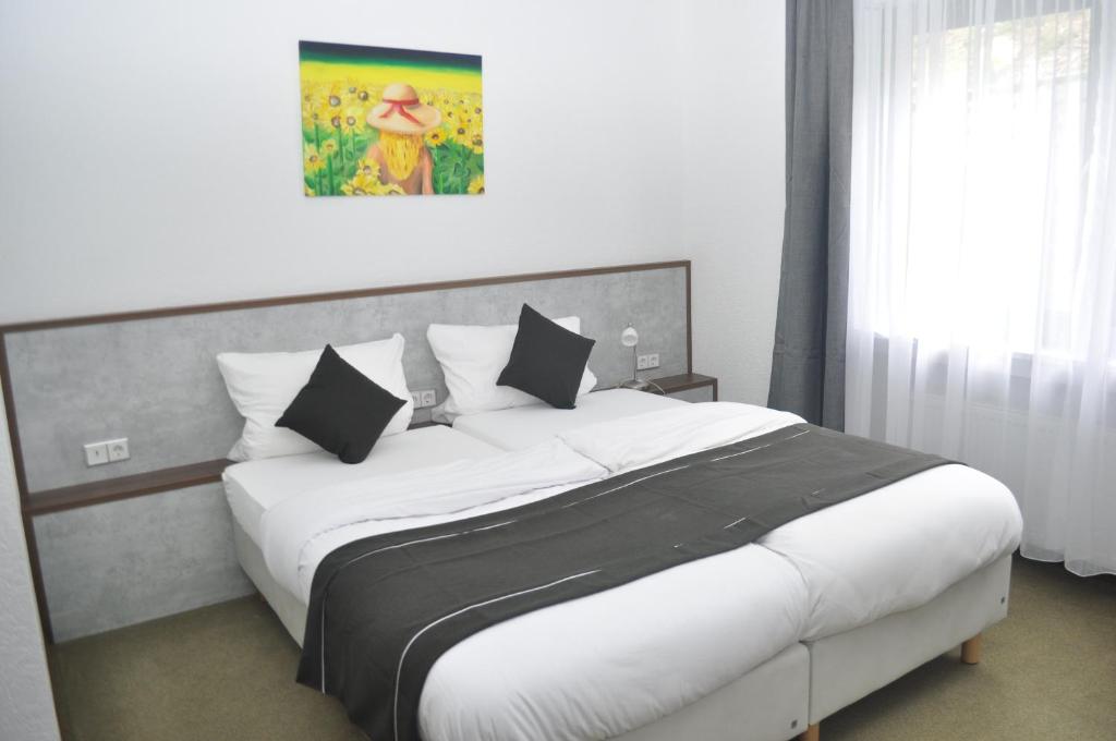 Postel nebo postele na pokoji v ubytování Hotel Kühns Mühle