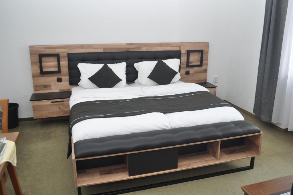 Postel nebo postele na pokoji v ubytování Hotel Kühns Mühle