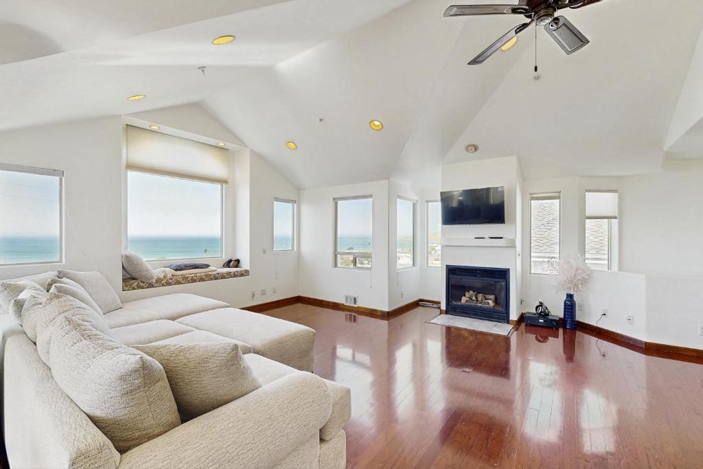 a living room with a couch and a fireplace at Park Avenue Beach Life in Cayucos