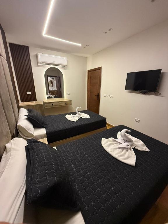 Postel nebo postele na pokoji v ubytování Pyramids Skyline Hotel Cairo