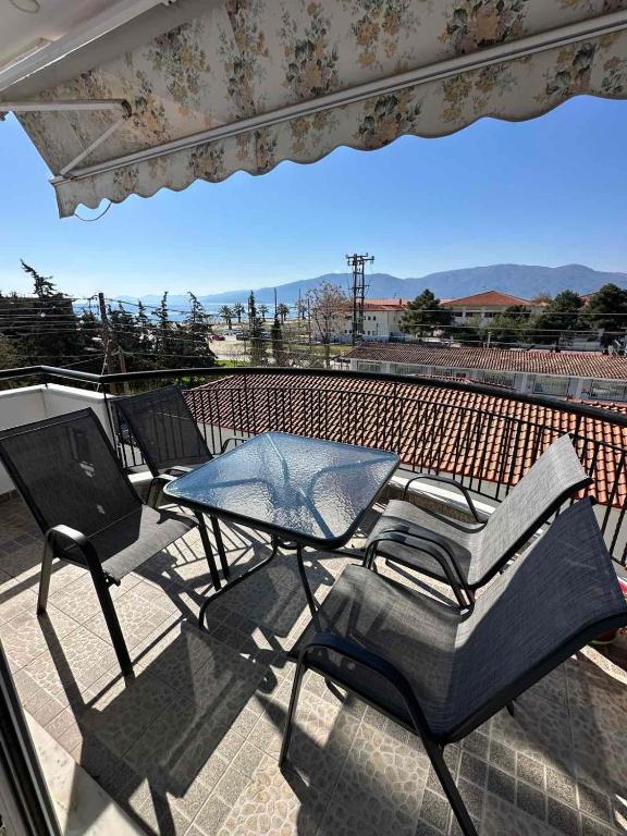 a patio with chairs and a table on a balcony at Boskos Apartments in Asprovalta