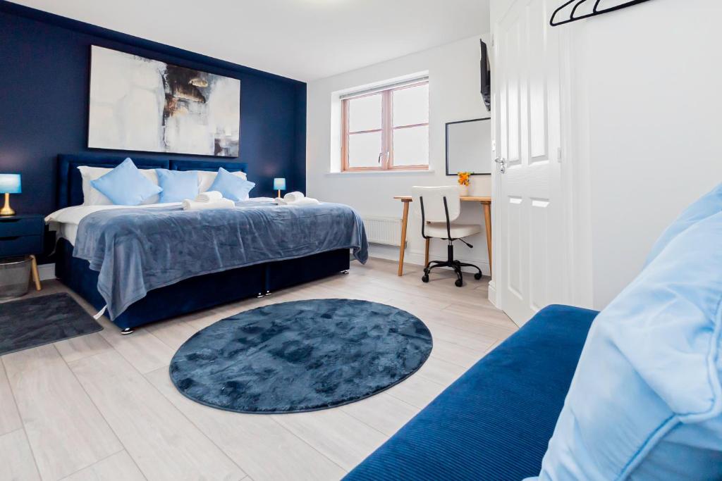 En eller flere senge i et værelse på Contractors Wow! 5 Bedrooms 10 Guests Free Parking