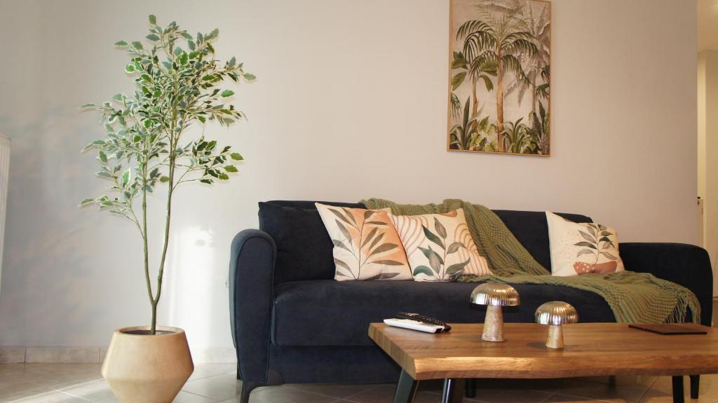 Ruang duduk di Bright Nest - Stylish Apt with Great View