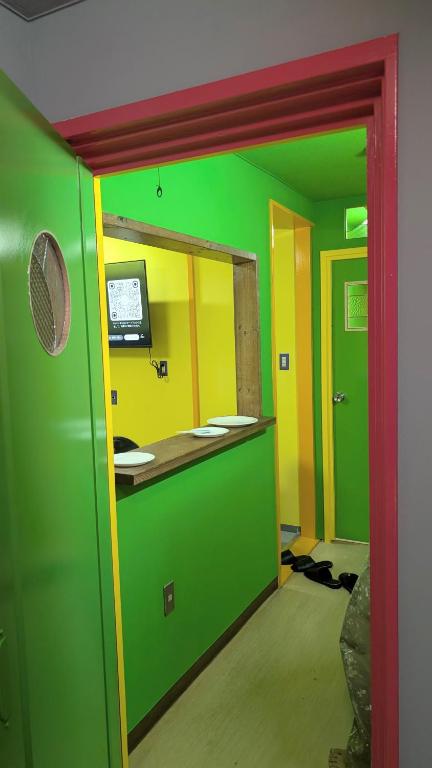 TV a/nebo společenská místnost v ubytování Joe Backpackers