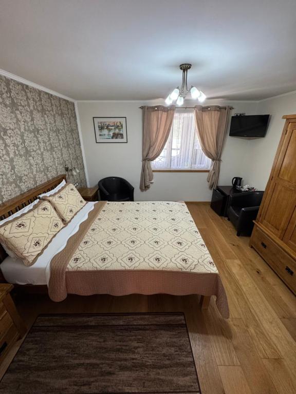 B&B Millenium House - 7