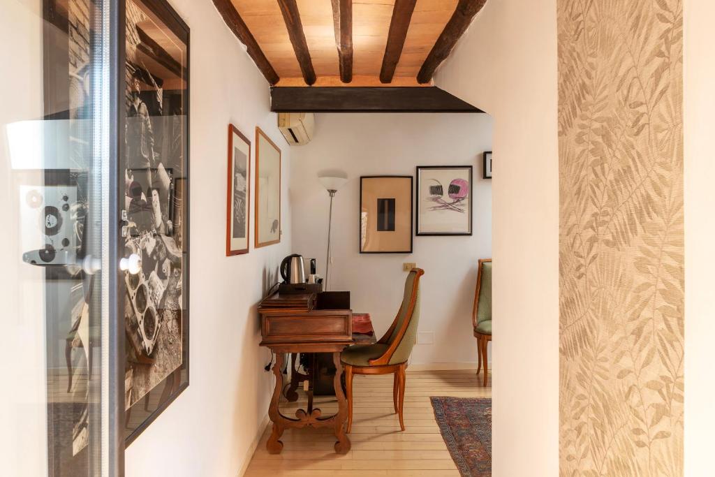 White Room with bathroom and Shared Terrace