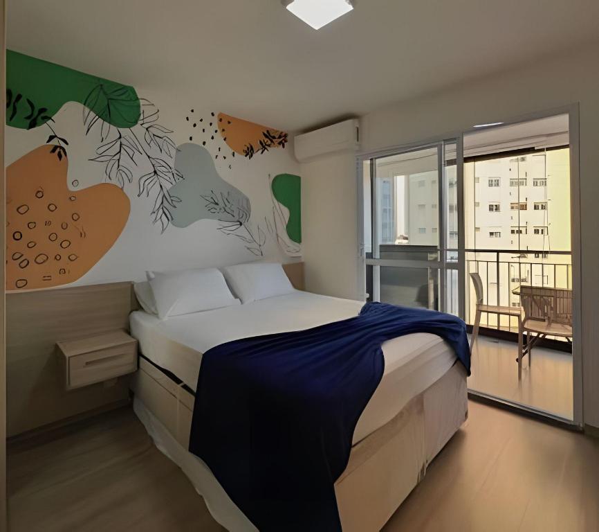 a bedroom with a bed with a painting on the wall at Atmosfera Hachi 416I Luz Natural & Conexão Elevada in Sao Paulo