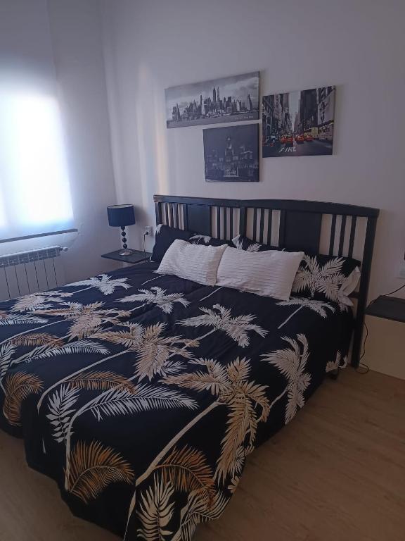Postel nebo postele na pokoji v ubytování Apartamentos La Muralla
