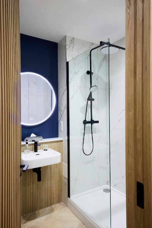 Koupelna v ubytování Handel's Hotel