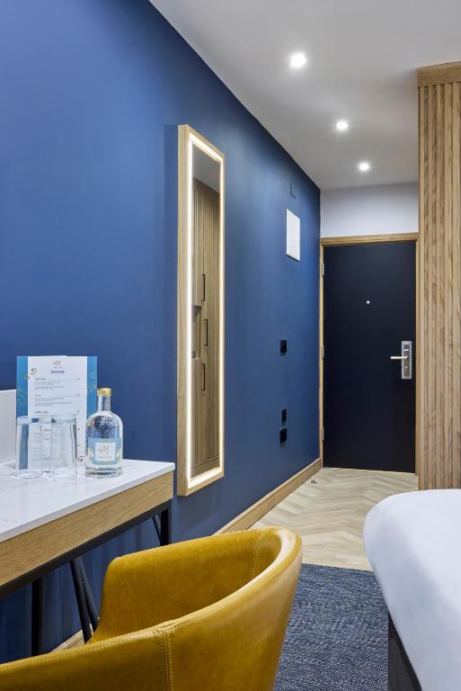 Postel nebo postele na pokoji v ubytování Handel's Hotel