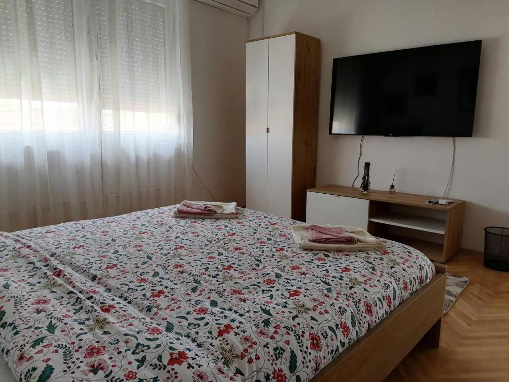 En eller flere senge i et værelse på Center rooms