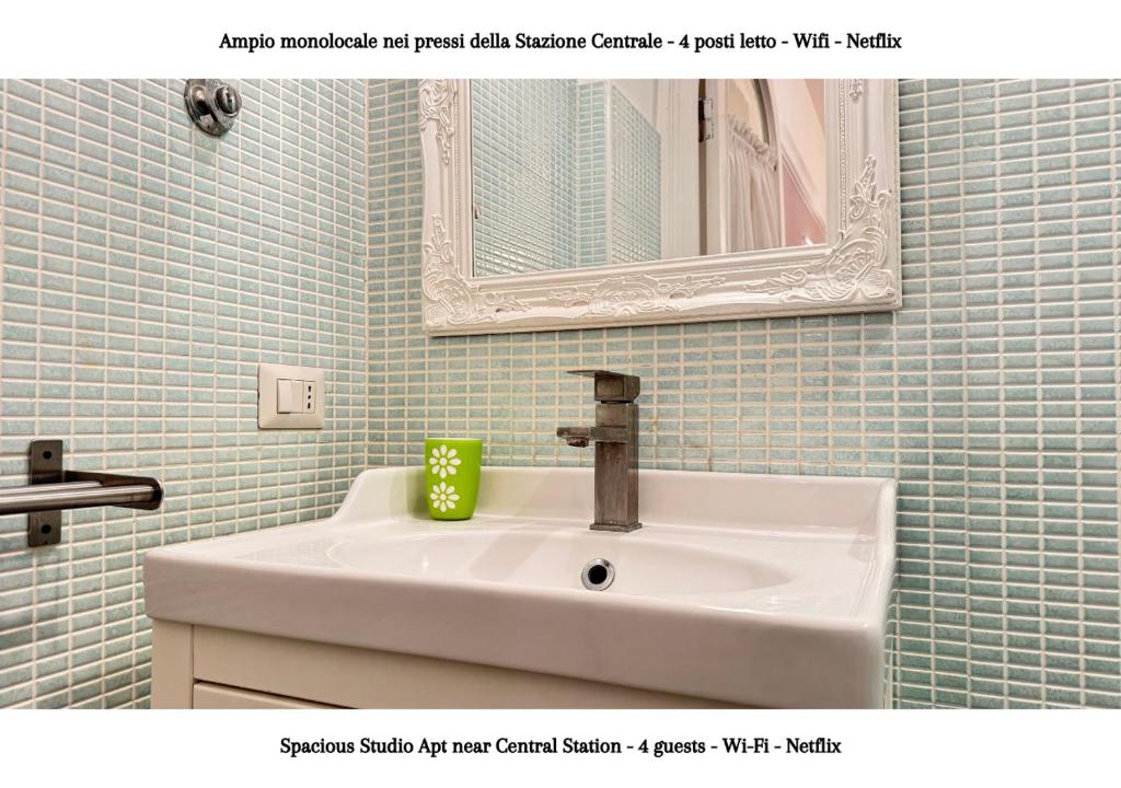 Fotografia z galérie ubytovania METRO GARIBALDI - Loft con Wifi e 4 posti letto presso la Stazione Centrale di Napoli v Neapole