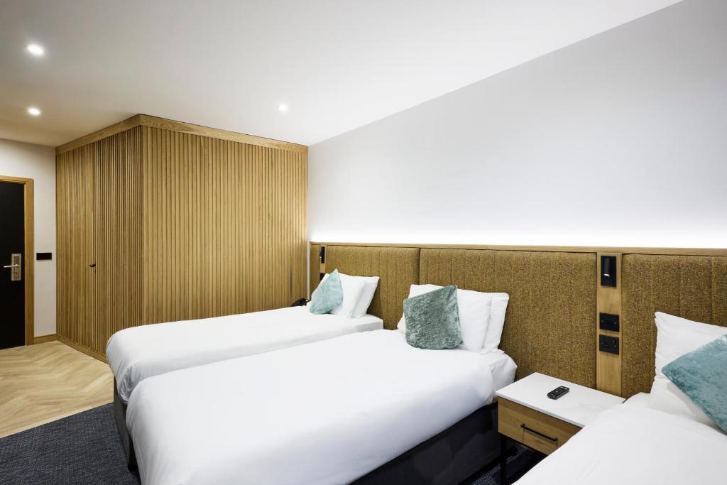 Postel nebo postele na pokoji v ubytování Handel's Hotel
