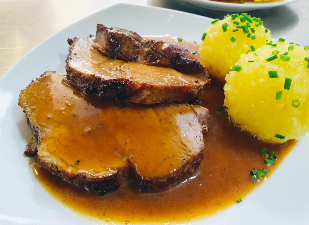 Jídlo v hotelu nebo okolí