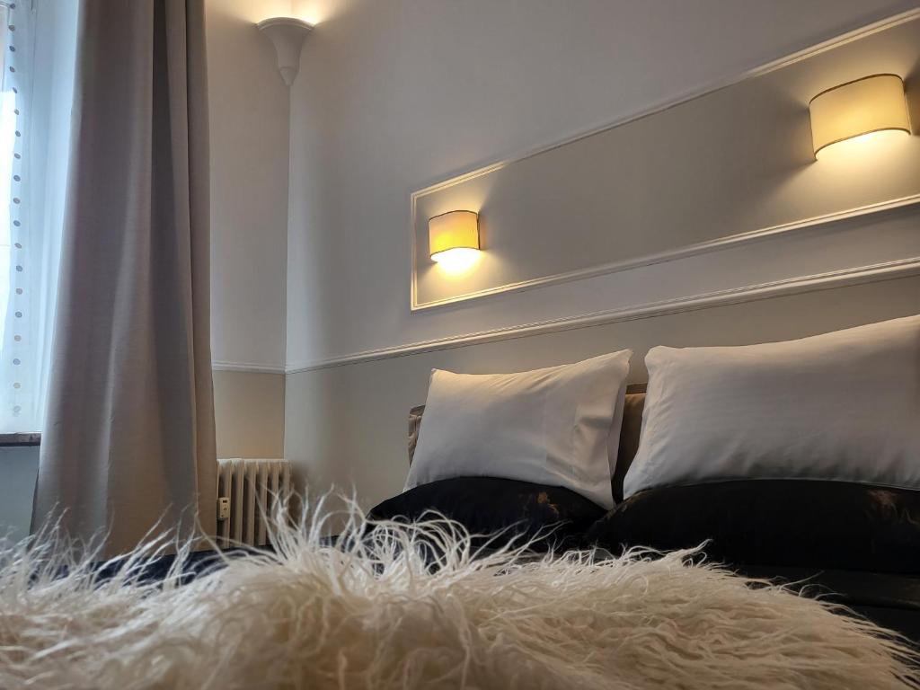 A bed or beds in a room at Monteoppio one