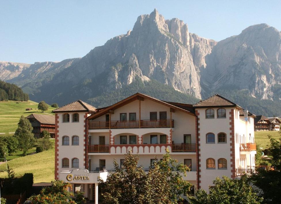 Nespecifikovaný výhled na hory nebo výhled na hory při pohledu z hotelu