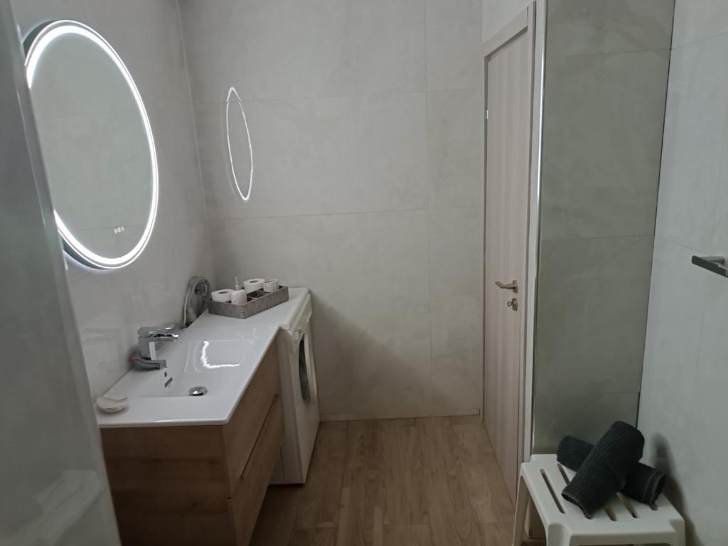 Koupelna v ubytování COMFORTABLE BEACHFRONT APARTMENT