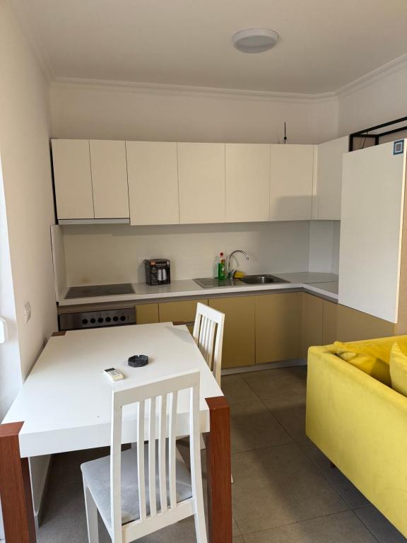 Kuchyň nebo kuchyňský kout v ubytování shengjin apartaments
