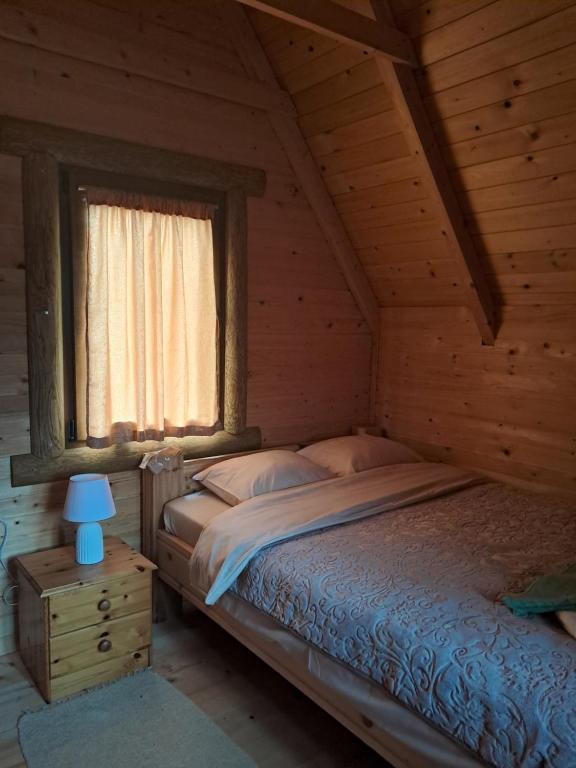 Postel nebo postele na pokoji v ubytování Kamp Kruščić - Laništa