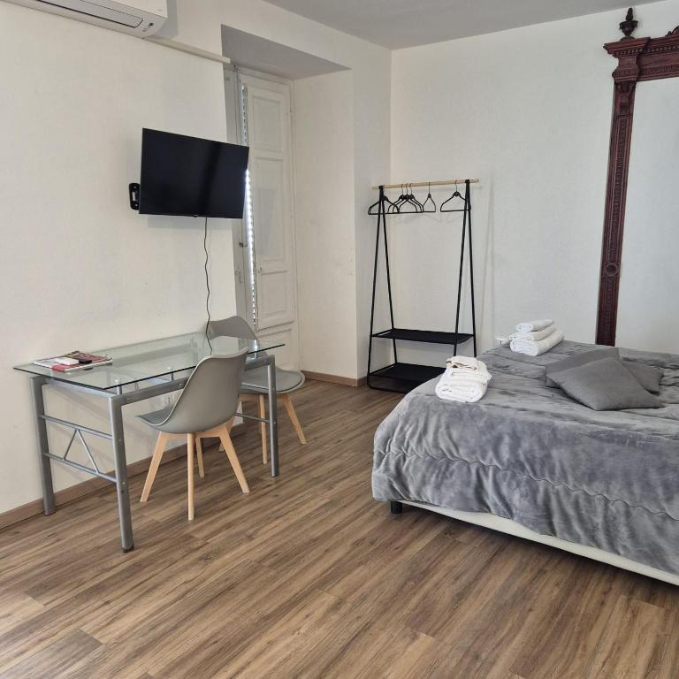 Łóżko lub łóżka w pokoju w obiekcie Quattrocantiapartments