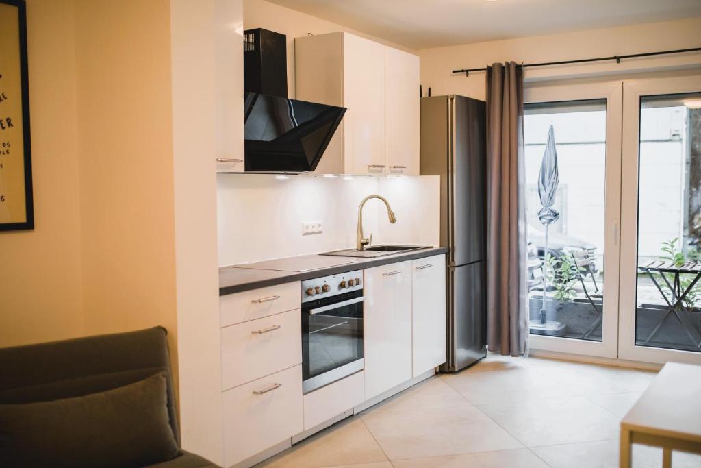 Kuchyň nebo kuchyňský kout v ubytování HUGOS Studio Apartment