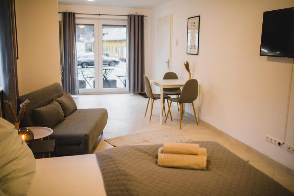 Posezení v ubytování HUGOS Studio Apartment