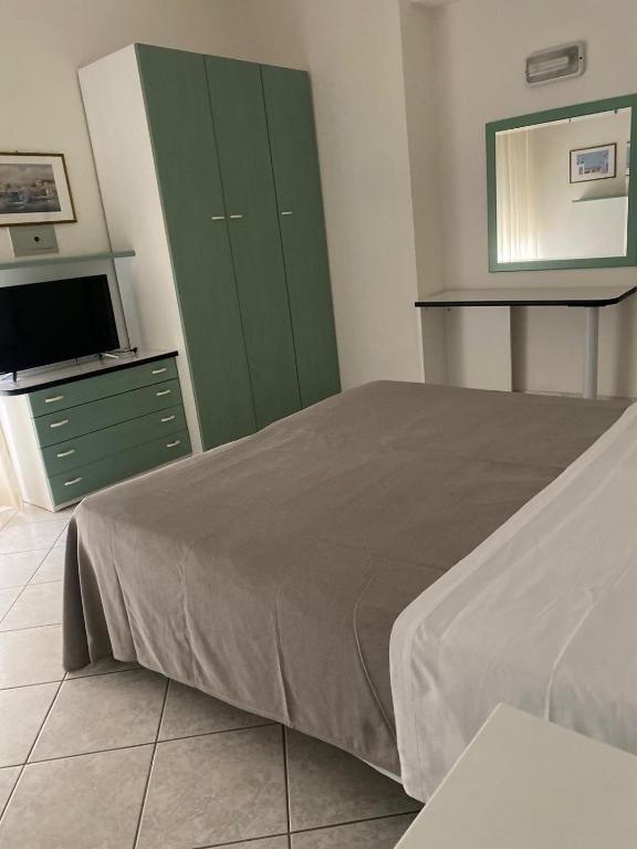 Postel nebo postele na pokoji v ubytování Hotel Ambassador Room Only