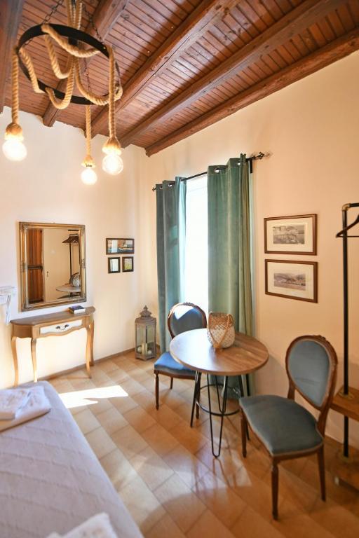 Postel nebo postele na pokoji v ubytování Athina Guesthouse