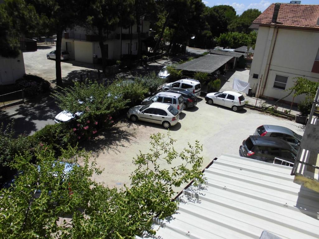 The surrounding neighborhood or a neighborhood close to az apartmanhoteleket