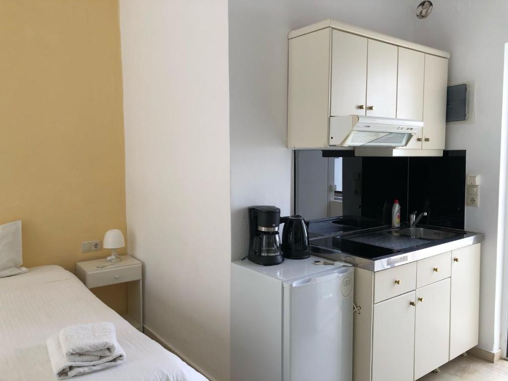 Kuchyň nebo kuchyňský kout v ubytování Antonios Hotel Apartments