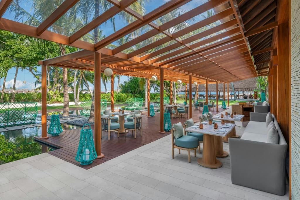 Bazén v ubytování W Maldives nebo v jeho okolí