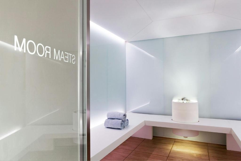 Łóżko lub łóżka w pokoju w obiekcie Four Points Sheraton Bolzano Bozen