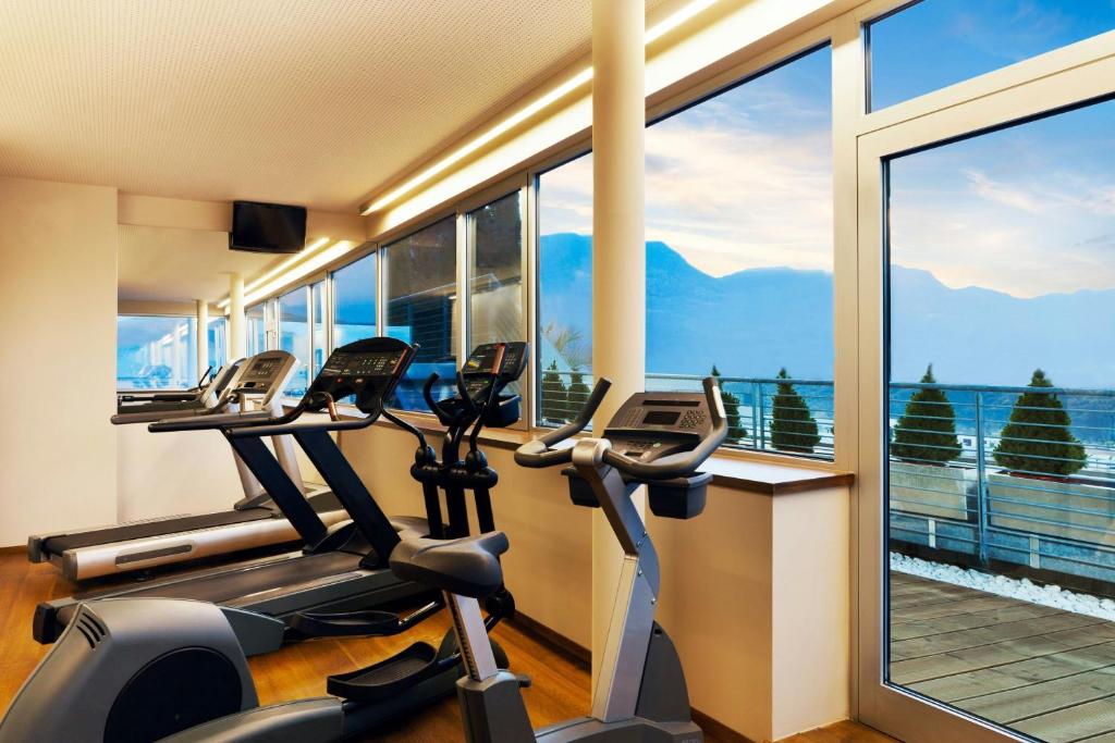 Centrum fitness w obiekcie Four Points Sheraton Bolzano Bozen