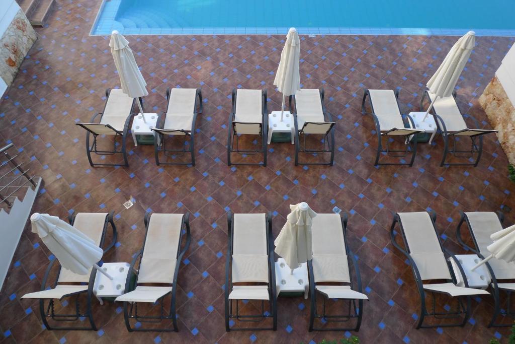 Bazén v ubytování Theros Hotel nebo v jeho okolí