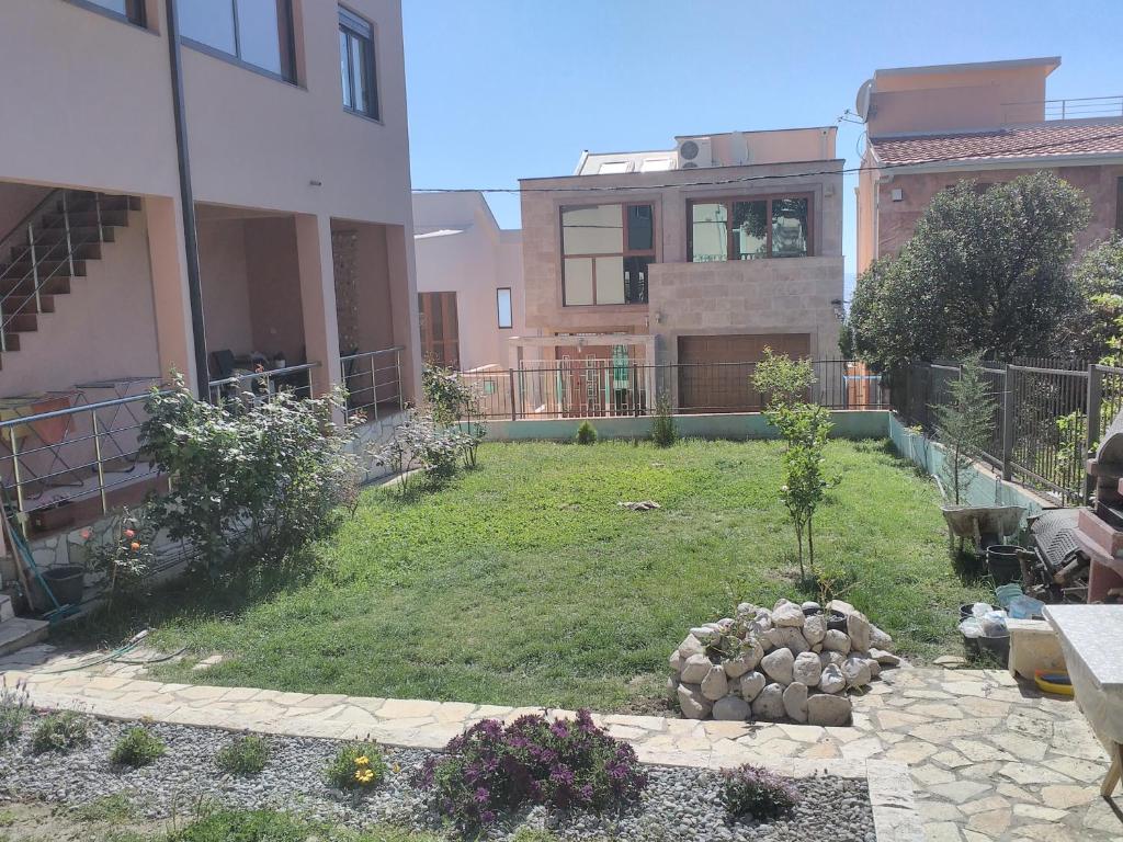 Zahrada ubytování Villa Persik