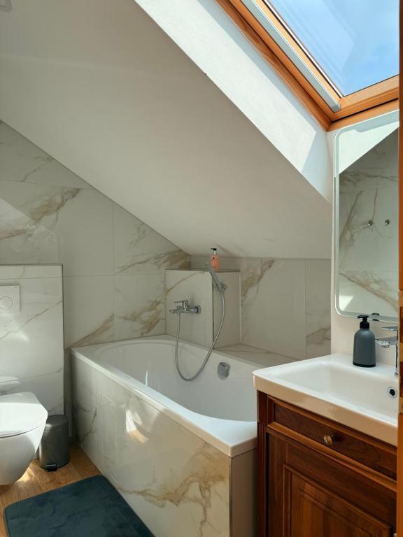 Koupelna v ubytování Hotel & wellness Hejtmanka