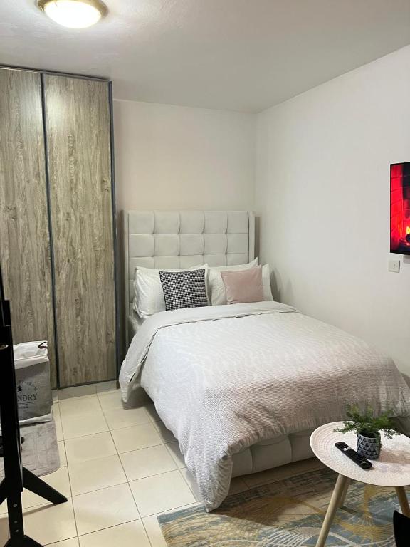Postel nebo postele na pokoji v ubytování Cozy cloud homes
