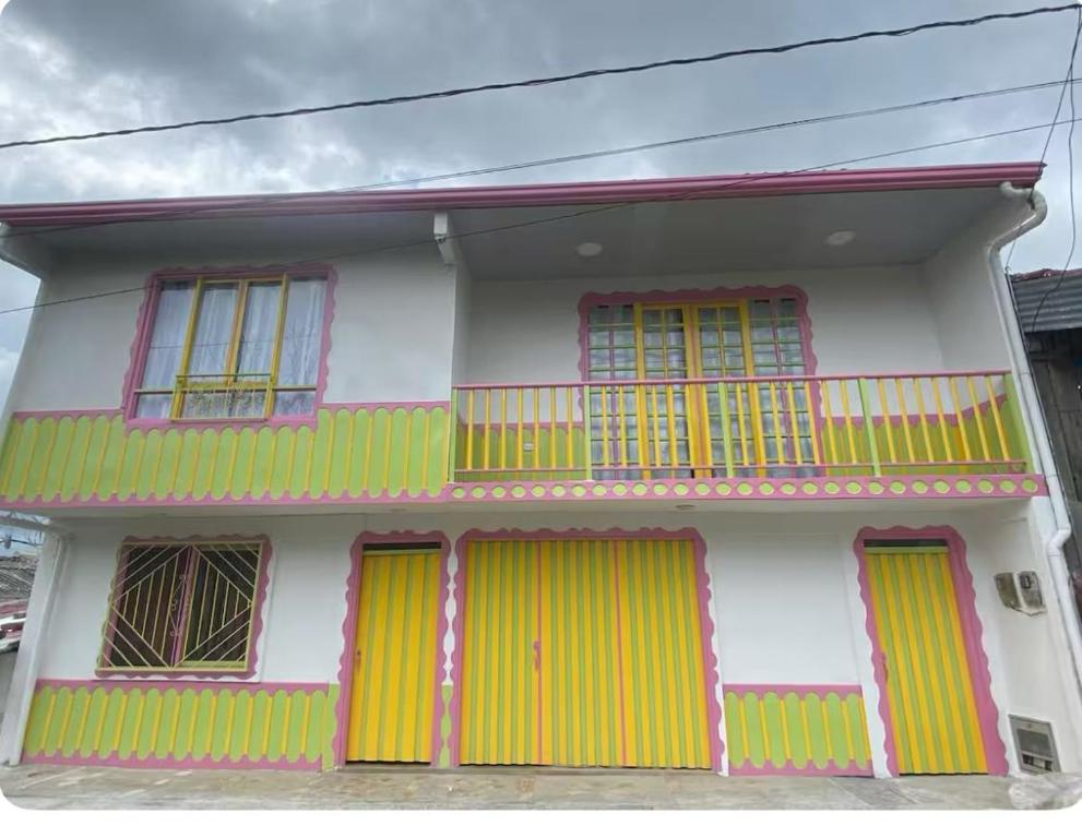 Το κτήριο όπου στεγάζεται  το διαμέρισμα