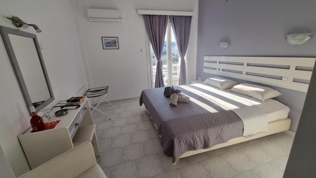 Postel nebo postele na pokoji v ubytování Syros Holidays