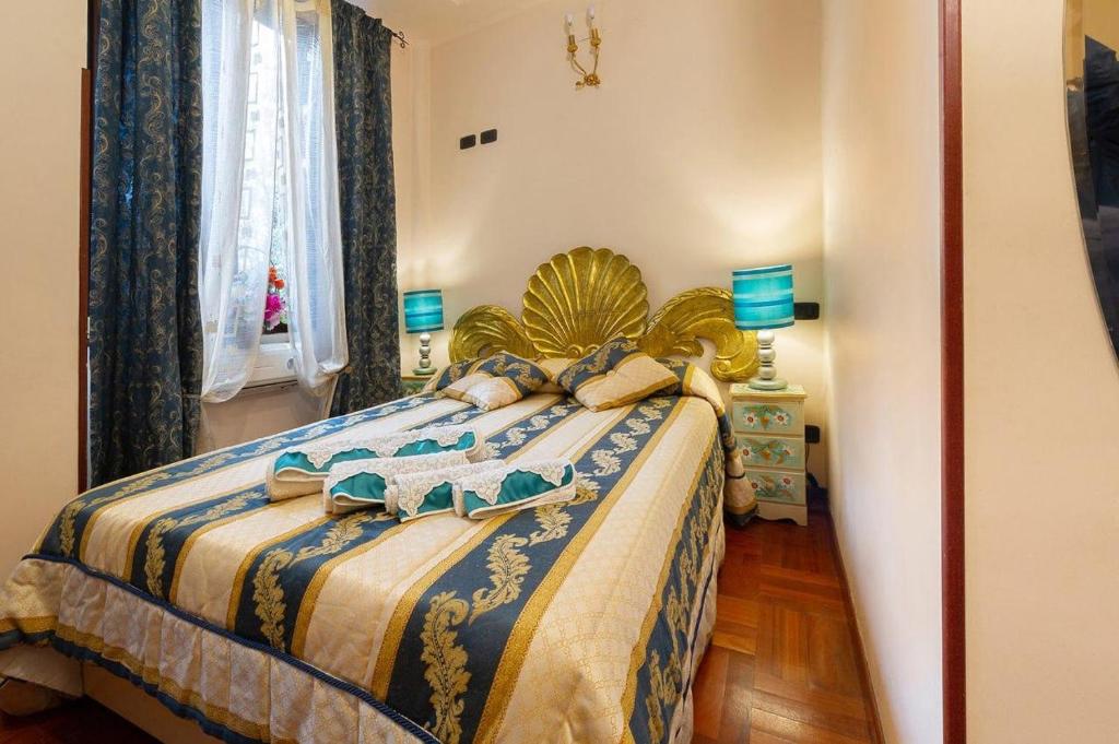 a bedroom with a bed with a blue and yellow blanket at Sancta Scala in Rome