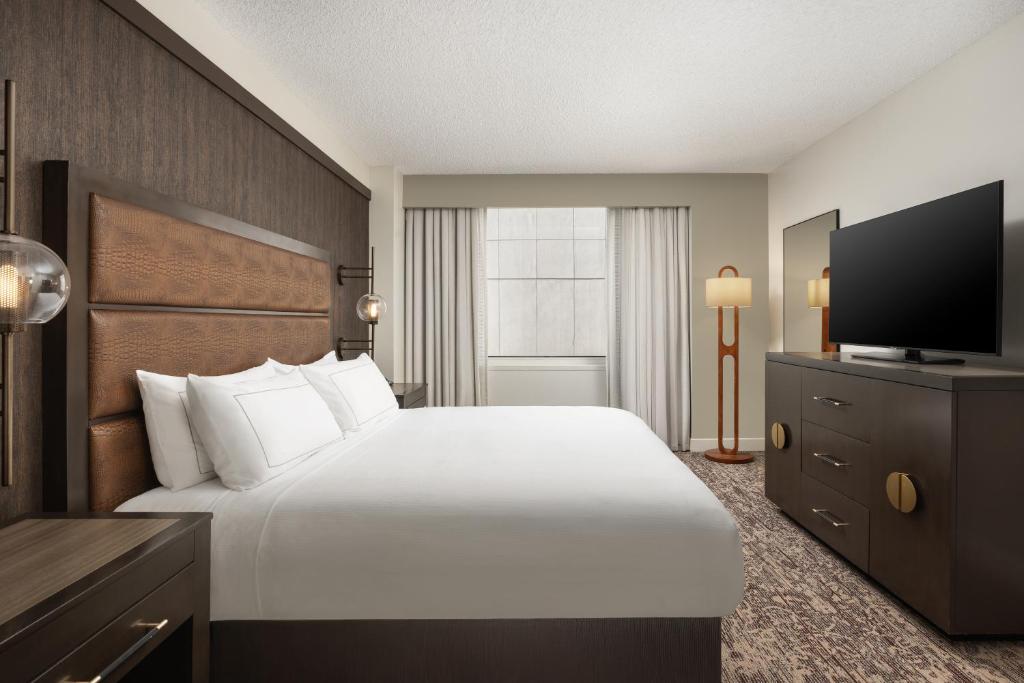 DoubleTree Suites by Hilton Austin Downtown Capitol photo