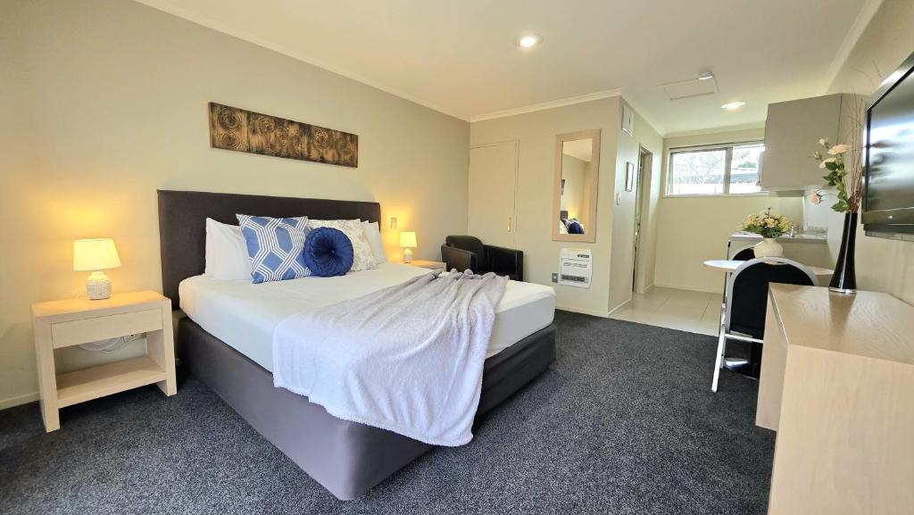 TOWER JUNCTION MOTOR LODGE- MOTEL with Airport and Railway Station Shuttle service- Best Location - close to Westfield Mall, Tower Junction Shopping Centre, Restaurants, Cafes etc - Resim 6