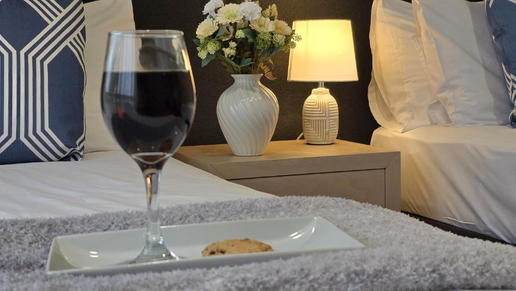 TOWER JUNCTION MOTOR LODGE- MOTEL with Airport and Railway Station Shuttle service- Best Location - close to Westfield Mall, Tower Junction Shopping Centre, Restaurants, Cafes etc - Resim 10