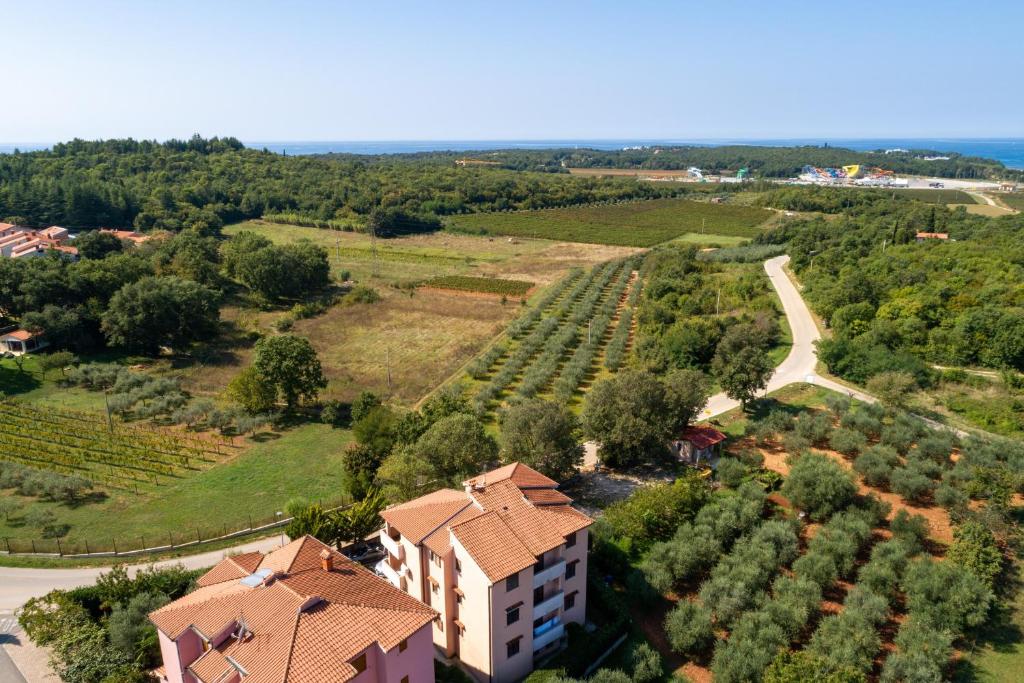 Apartments with parking space Mugeba, Porec - 24244