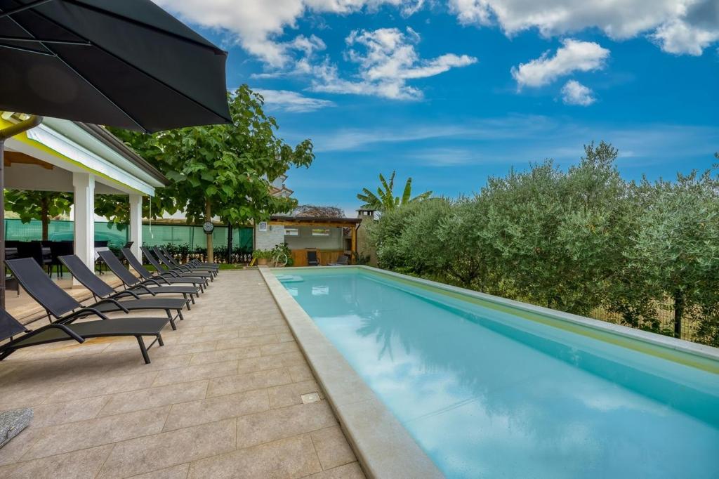 Family friendly house with a swimming pool Antonci, Porec - 24239