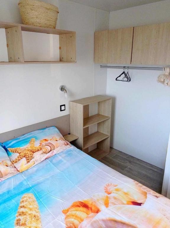 Postel nebo postele na pokoji v ubytování MOBIL HOME à SEIGNOSSE dans les Landes près de la mer